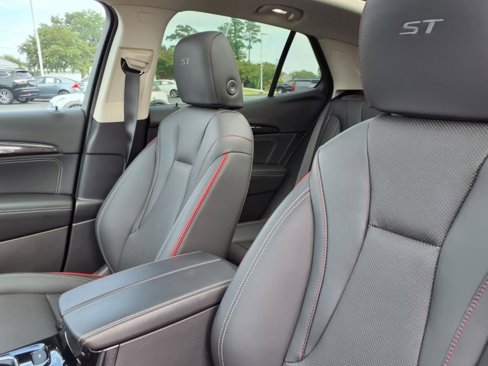 Used 2023 Buick Envision Essence w/ Sport Touring Package image 18