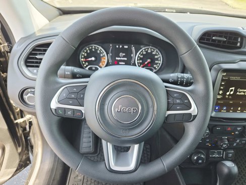 Used 2023 Jeep Renegade Latitude image 19