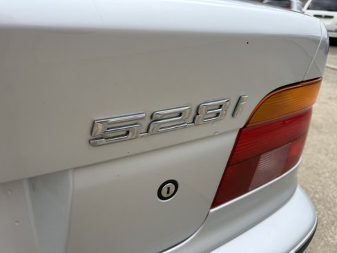 Used 2000 BMW 528i Sedan image 9