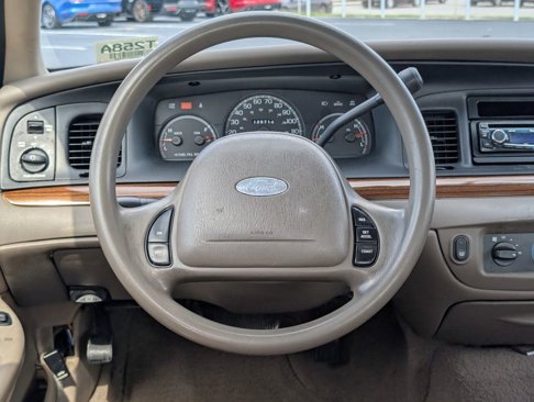 Used 2002 Ford Crown Victoria image 13