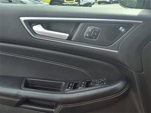 Used 2022 Ford Edge Titanium image 18