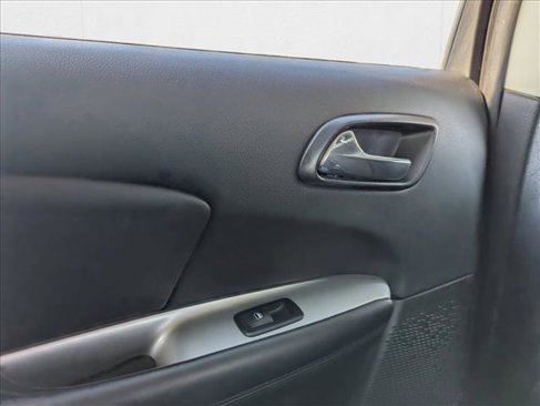 Used 2016 Dodge Journey SE w/ Flexible Seating Group image 23