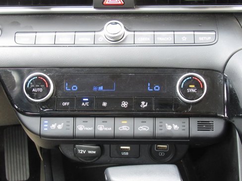 Used 2023 Hyundai Elantra Limited image 28