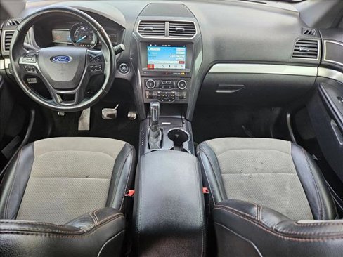 Used 2017 Ford Explorer XLT w/ Equipment Group 202A image 19