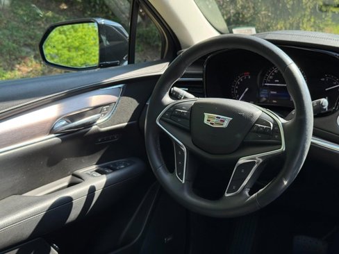 Used 2017 Cadillac XT5 Luxury w/ Driver Awareness Package image 12