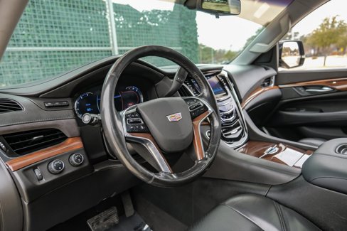 Used 2017 Cadillac Escalade ESV Luxury image 3