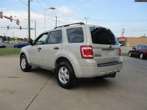 Used 2009 Ford Escape XLT image 2