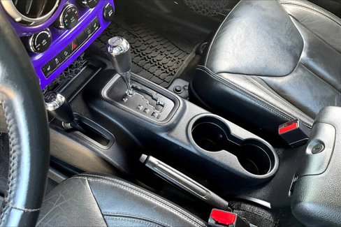 Used 2015 Jeep Wrangler Unlimited Rubicon w/ Connectivity Group image 15