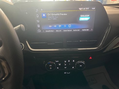 New 2025 Chevrolet Trax RS w/ Sunroof Package image 18