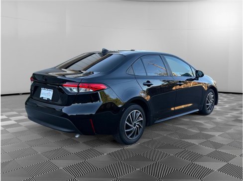 Used 2023 Toyota Corolla LE image 5