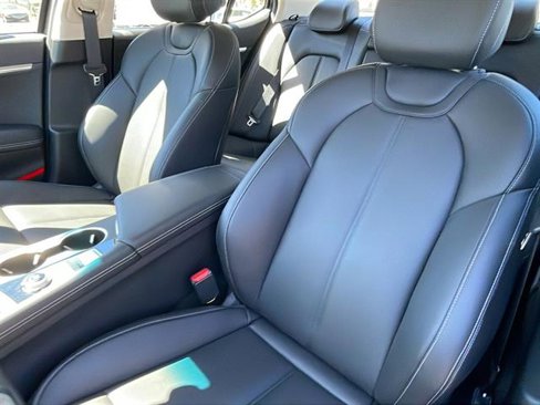 Used 2025 Genesis G70 2.5T image 15