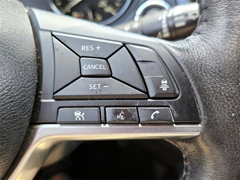 Used 2018 Nissan Rogue SV w/ Premium Package image 23