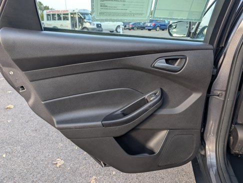 Used 2014 Ford Focus SE w/ SE Winter Package image 27