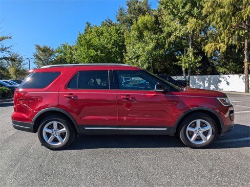 Used 2018 Ford Explorer XLT w/ Equipment Group 201A image 10