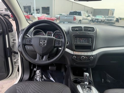 Used 2017 Dodge Journey SE image 12