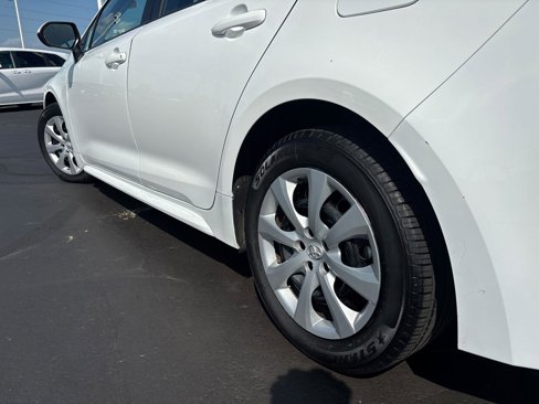 Used 2022 Toyota Corolla LE image 6