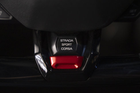Used 2020 Lamborghini Huracan EVO image 34