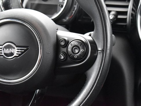 Used 2019 MINI Cooper 4-Door Hardtop w/ Premium Package image 17