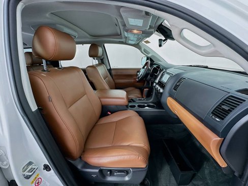 Used 2018 Toyota Sequoia Platinum image 30