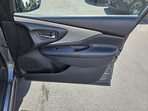Used 2018 Nissan Murano SV image 10