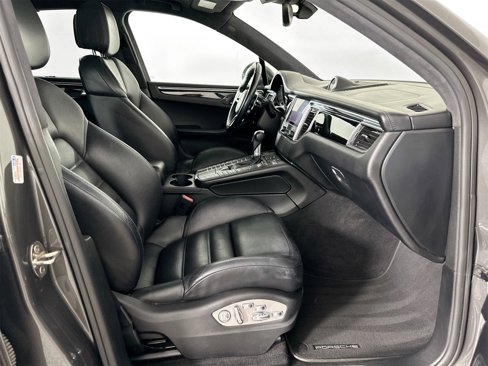 Certified 2018 Porsche Macan Turbo image 29