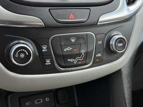 Used 2021 Chevrolet Equinox LS w/ LS Convenience Package image 28