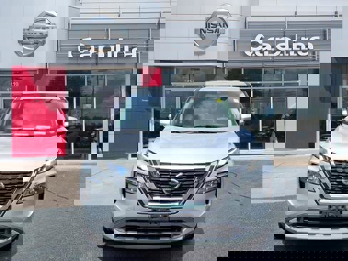 Used 2021 Nissan Rogue SV image 2