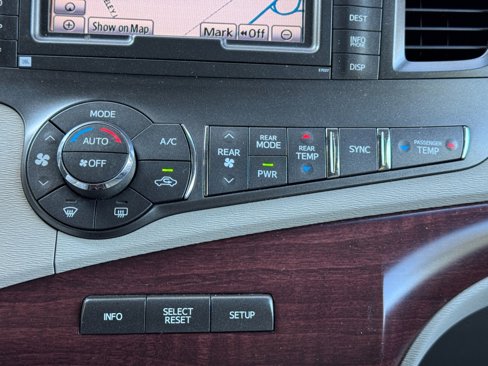 Used 2011 Toyota Sienna XLE image 28