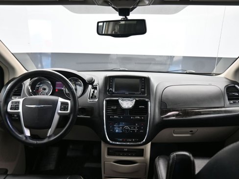 Used 2015 Chrysler Town & Country Touring-L w/ Driver Convenience Group image 52