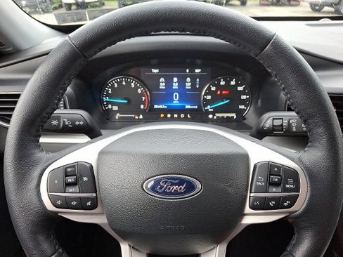 Certified 2022 Ford Explorer XLT w/ Equipment Group 202A image 19