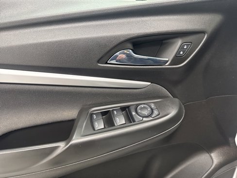 Used 2022 Chevrolet Bolt EUV LT w/ Driver Confidence Package image 9