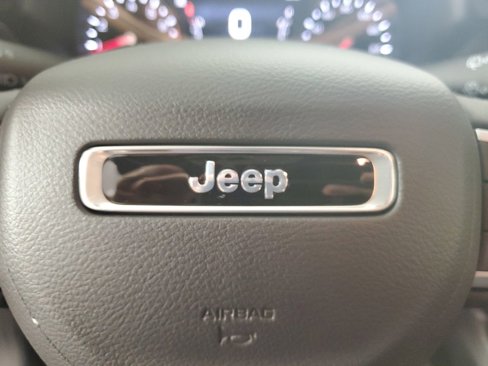 Used 2025 Jeep Compass Latitude w/ Altitude Special Edition image 21