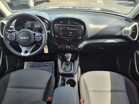Used 2023 Kia Soul LX image 9