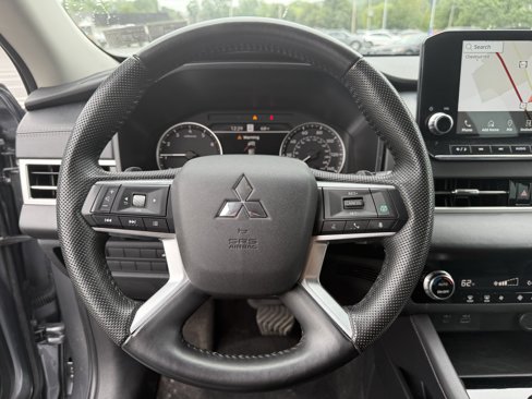Used 2023 Mitsubishi Outlander SE image 17