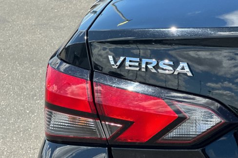 Certified 2022 Nissan Versa S image 25