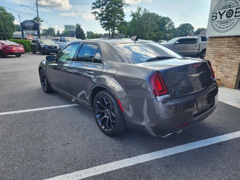 Used 2019 Chrysler 300 Touring w/ Sport Appearance Package image 4