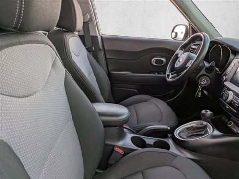 Used 2018 Kia Soul + image 19