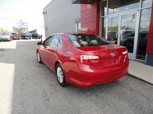Used 2014 Toyota Camry LE image 3