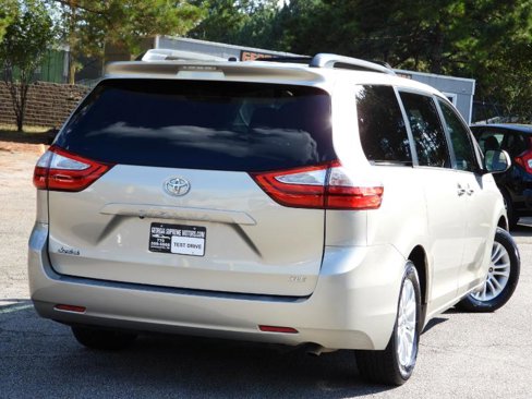 Used 2015 Toyota Sienna XLE image 4