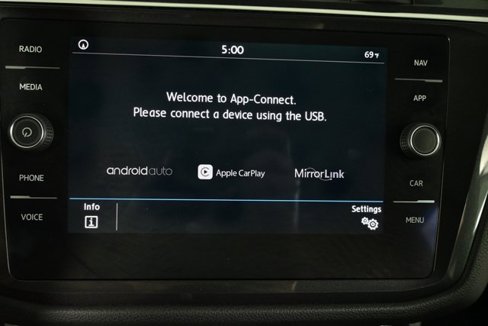 Used 2018 Volkswagen Tiguan SEL image 28