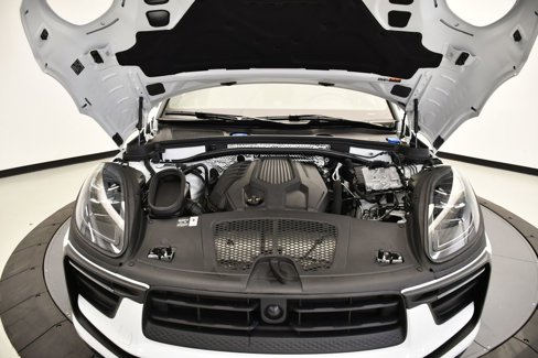 Used 2025 Porsche Macan image 13