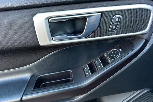 Used 2020 Ford Explorer XLT image 11