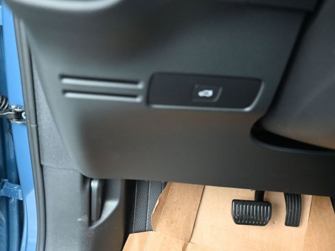New 2025 Volvo XC40 B5 Core image 14