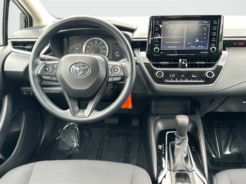 Used 2022 Toyota Corolla LE image 2