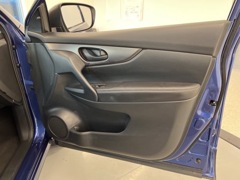 Used 2022 Nissan Rogue Sport S image 33