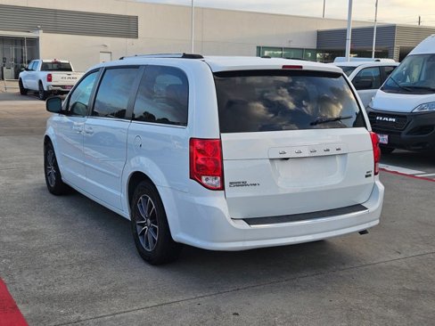 Used 2017 Dodge Grand Caravan SXT w/ Rear Park Assist Package image 8