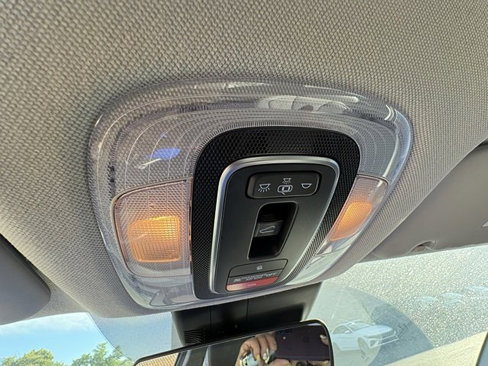 Certified 2023 Hyundai Elantra Limited w/ Preferred Accessory Package image 15