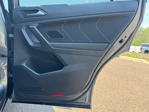 Certified 2022 Volkswagen Tiguan SE R-Line image 39