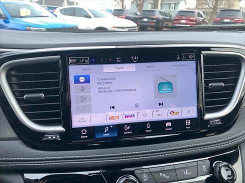 New 2025 Chrysler Pacifica Select image 19