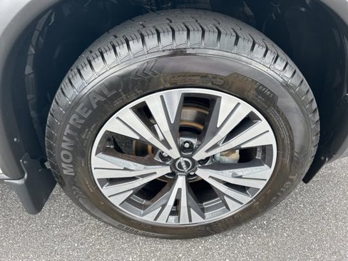 Used 2023 Nissan Rogue SV image 12